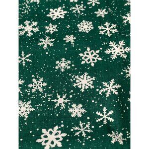 Green Snowflake Cotton Fabric 1/2 yard x 44" Craft Sewing Quilting By Hallmark